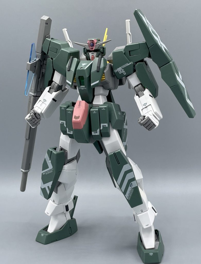 GN-006　CHERUDIM GUNDAM　ソレスタルビーイングが遠距離からの射撃戦をテーマに開発したガンダム。パイロットは、ガンダムマイスターであるロックオン・ストラトスです。　以下、劇中ネタバレ有り。OO見視聴の方は、是非本編を見て下さい！絶対面白いですから(^^♪&nbsp;&nbsp;&nbsp;　ロックオン・ストラトスこと、ライル・ディランディは、OO１期でマイスターズのリーダー格であったニール・ディランディの双子の弟です。　KPSAのアイルランド自爆テロで家族を失った後、ソレスタルビーイングを選んだ兄とは異なる道を選び、「カタロン」と呼ばれる反連邦勢力の構成員として、戦いの世界に身を置いていました。　ケルディムガンダムは、先代であるガンダムデュナメスの機体コンセプトを引き継いでいますが、武装や防御システムにアップデートが加えられています。