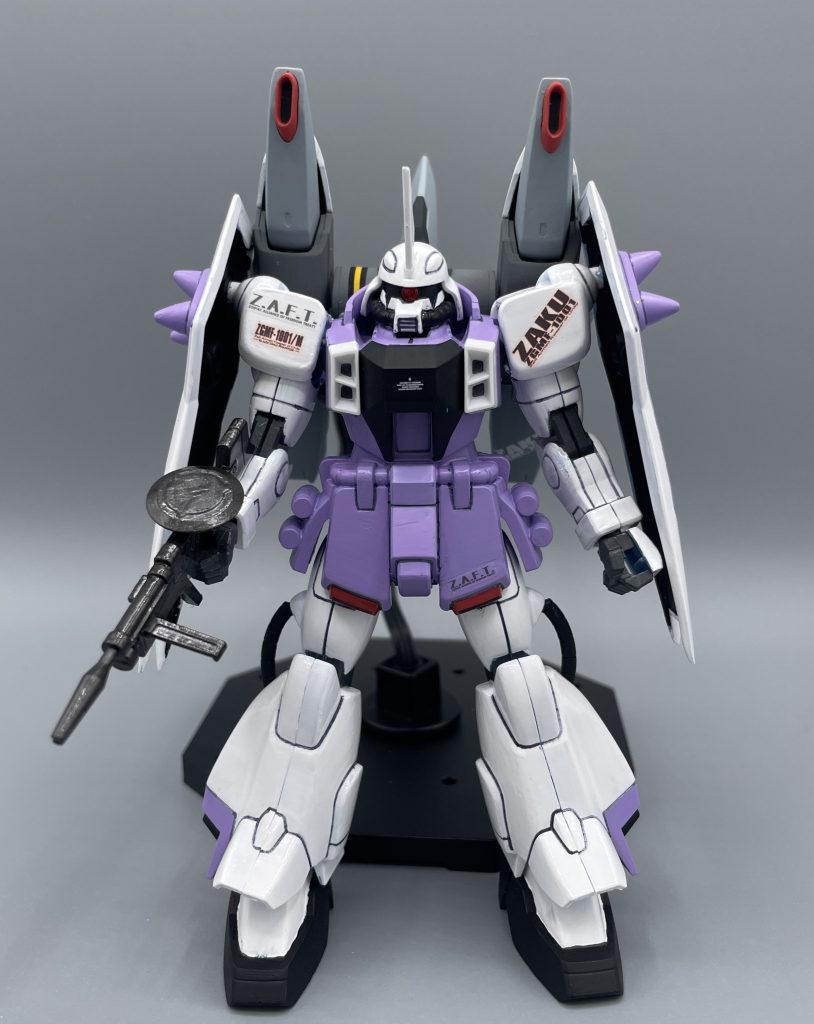 ZGMF-1001/M  BLAZE ZAKU PHANTOM HGのブレイズザクファントムから、ブレイズウィザードを持ってきたら、本編でレイがよく搭乗していたブレイズザクファントムの形態をとらせることが出来ます。キットの造形は良いので、素立ちはカッコいいですね。