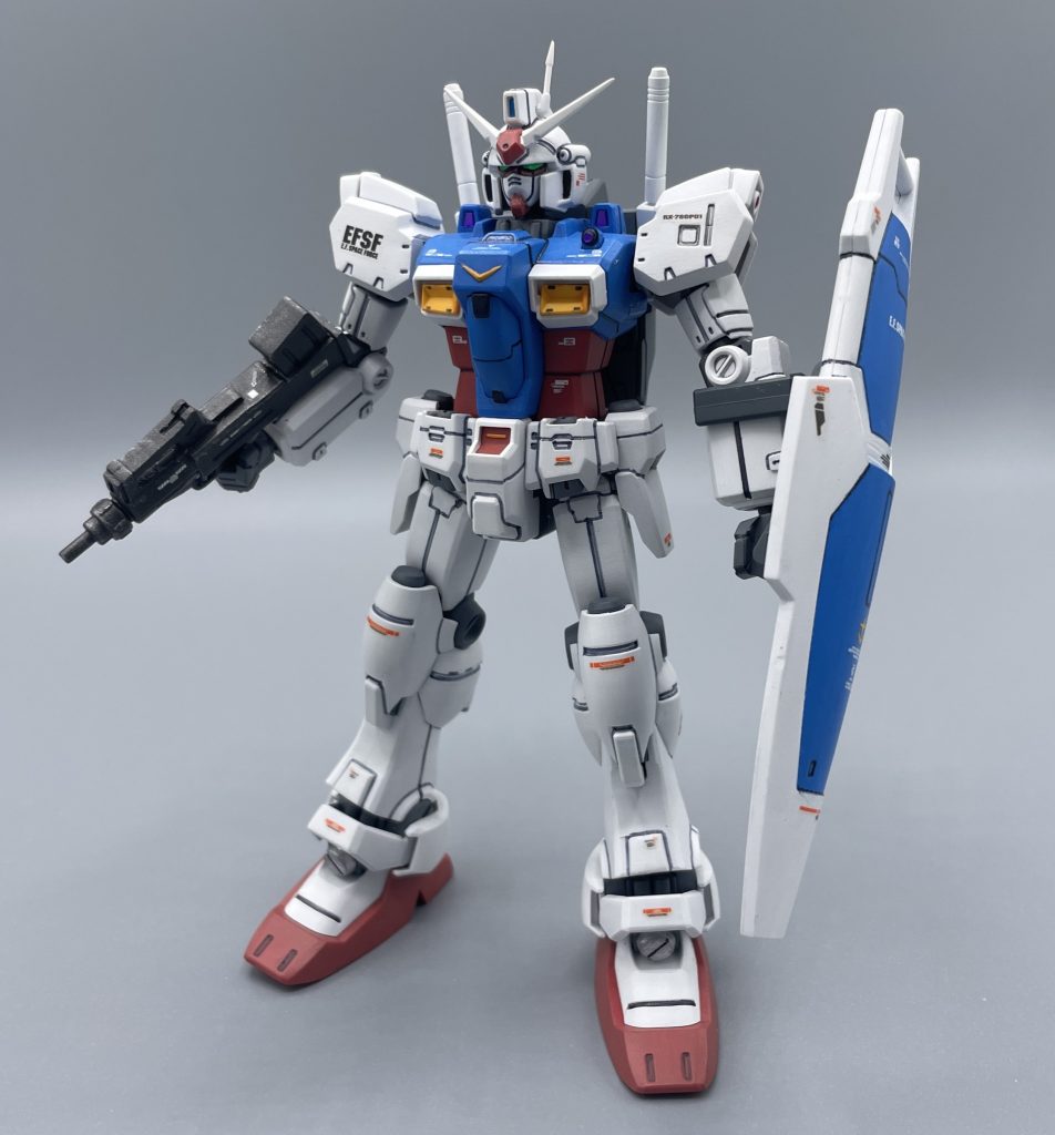90mmマシンガン、シールドを装備 私は、GP01の武装はビームライフルよりも90mmマシンガンが好きです。一応、”陸戦” を想定したゼフィランサスには無骨なマシンガンがよく似合っていると思います。