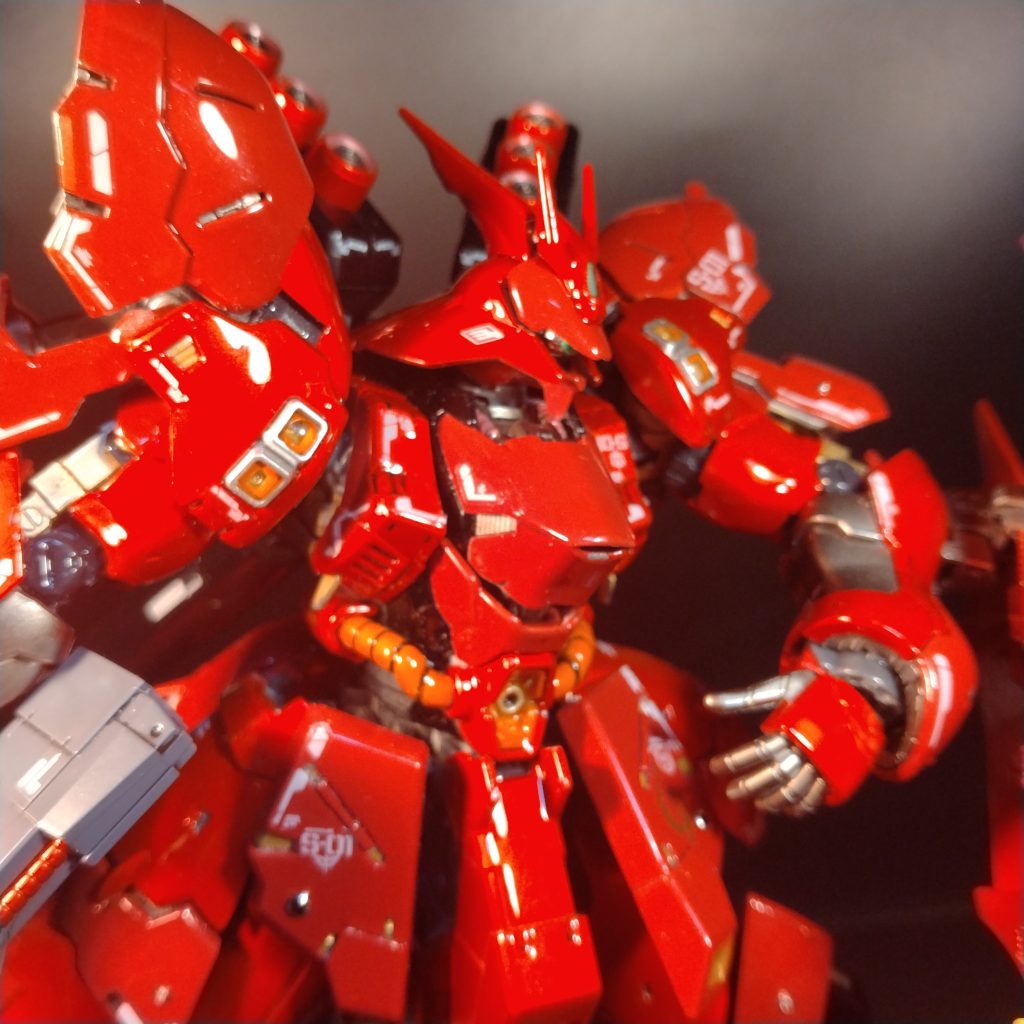 前にも書きましたが！やはり宇宙てのビーム兵器跳ね返すなら光沢じゃね？なんてリアルな考えのもと光沢にするようになったんですが！ほとんどシャアの機体だけです！（笑）