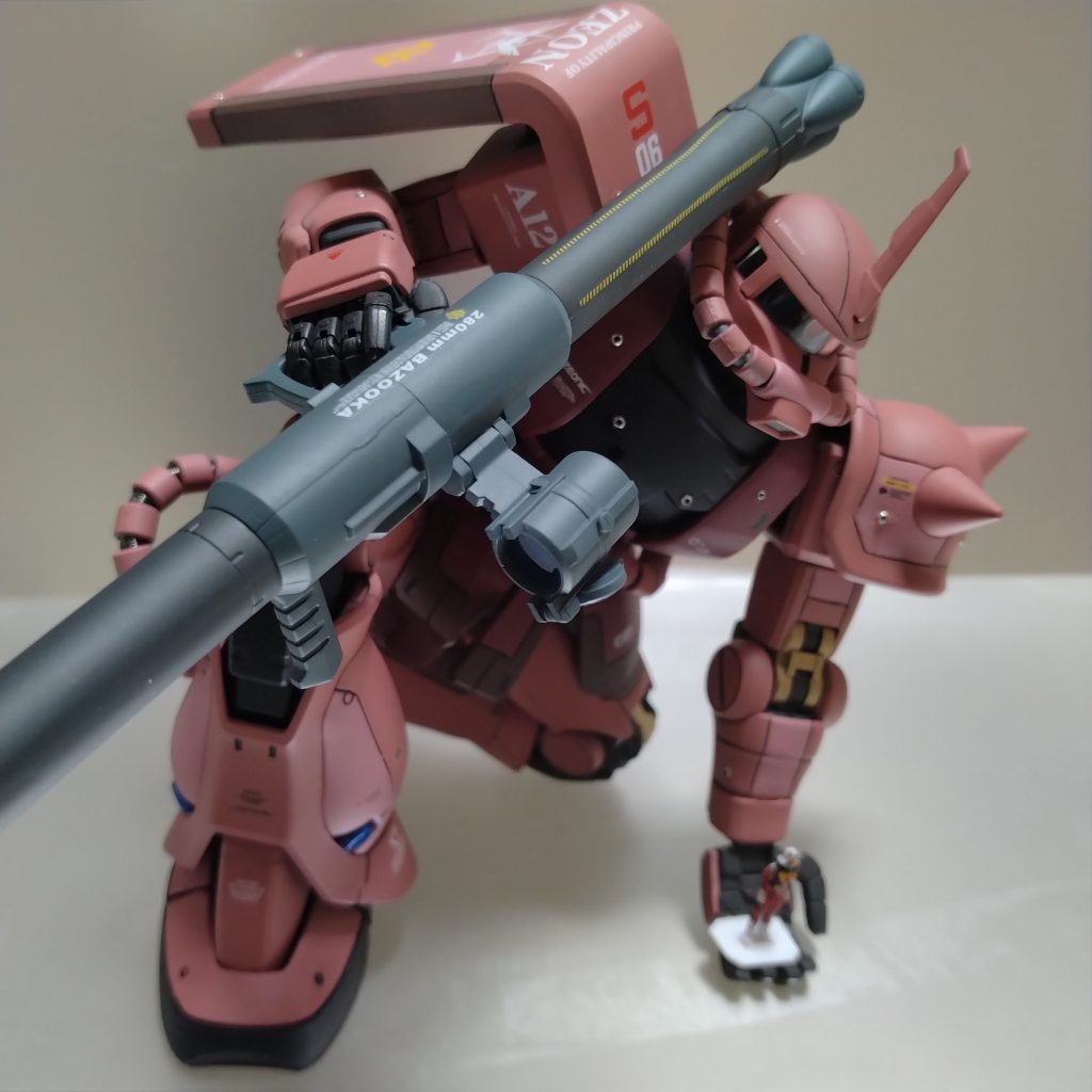 似たような奴って思う方もいらっしゃるかもですが!別物です!(笑)ここに投稿してるシャアザクはずっと発展して来たザクでこのシャアザクは一番新しいシャアザクの一つ前のやつです!(笑)