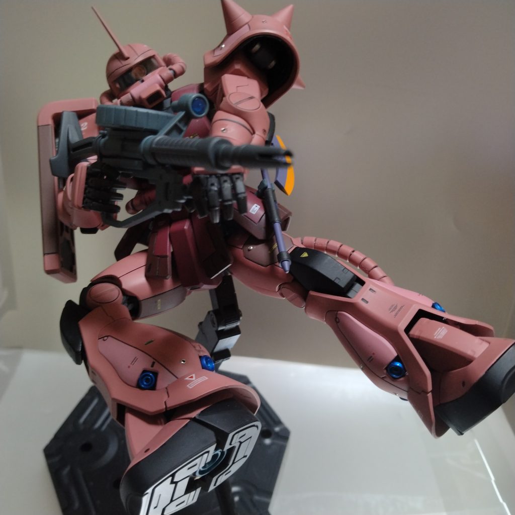 結局はこれを完成させた後、納得出来なくてまた作ったのが、最初の頃に投稿したシャアザクです!(笑)