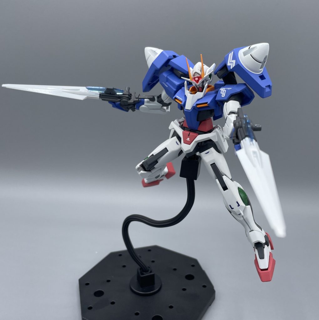 GNソードⅡ・ライフルモード ダブルオーガンダムのメイン武装。なかなか遊び心にあふれた装備で、刀身を横に向ければライフルモード、盾に向ければソードモードという風に、切り替えることが出来ます。