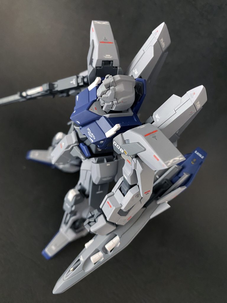 あまり見えませんが首の後ろはプラバンでディティール追加。