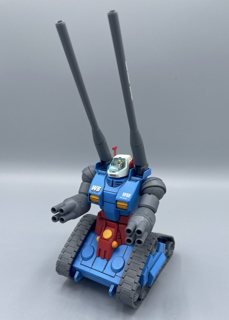 RX-75　GUNTANK　世紀末の1999年、ガンキャノンがHGUC第１号として発売されてからおよそ半年。2000年の第１発目に発表されたHGUCが、このガンタンクでした。　キットとしては、HGUCのNo.7にあたる機体でその出来栄えは完璧。カッコいいとか可愛いとかの前に、「うん。間違いなく俺たちのガンタンクだね」と納得させる「説得力」を持ったキットでした。
