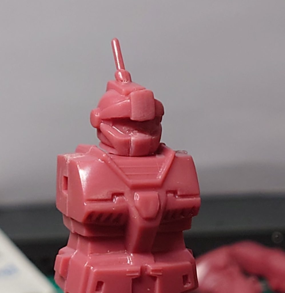 顔はバイザーを削り直してます