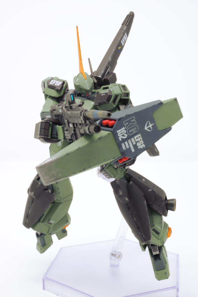 ミサイルポッドだけ取り外したり、シールド等も併用可能。