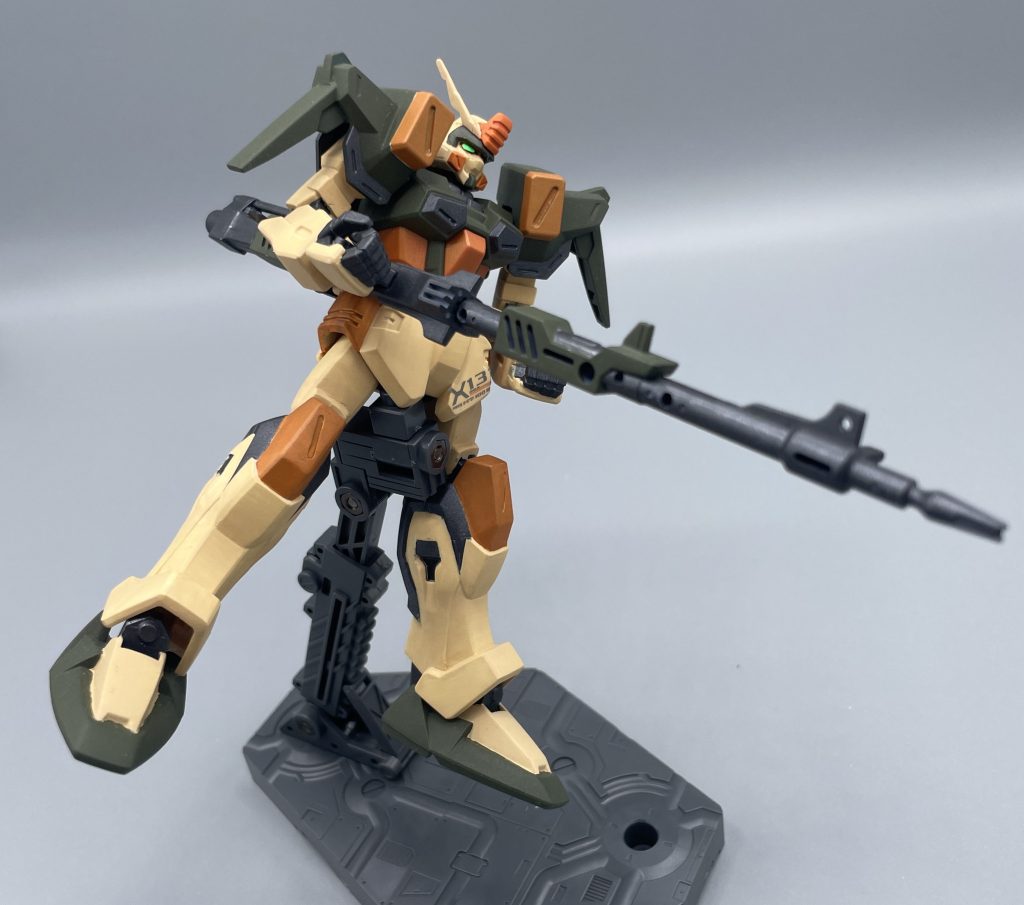 長高インパルス長射程射撃ライフル 【前】収束火線ライフル・【後ろ】ガンランチャーの順に連結させた形態。連結させることで威力が上がり、長距離精密射撃を行うことが可能になります。※手が届かず、”両手持ち” は難しいので、写真の角度で誤魔化しています(笑)