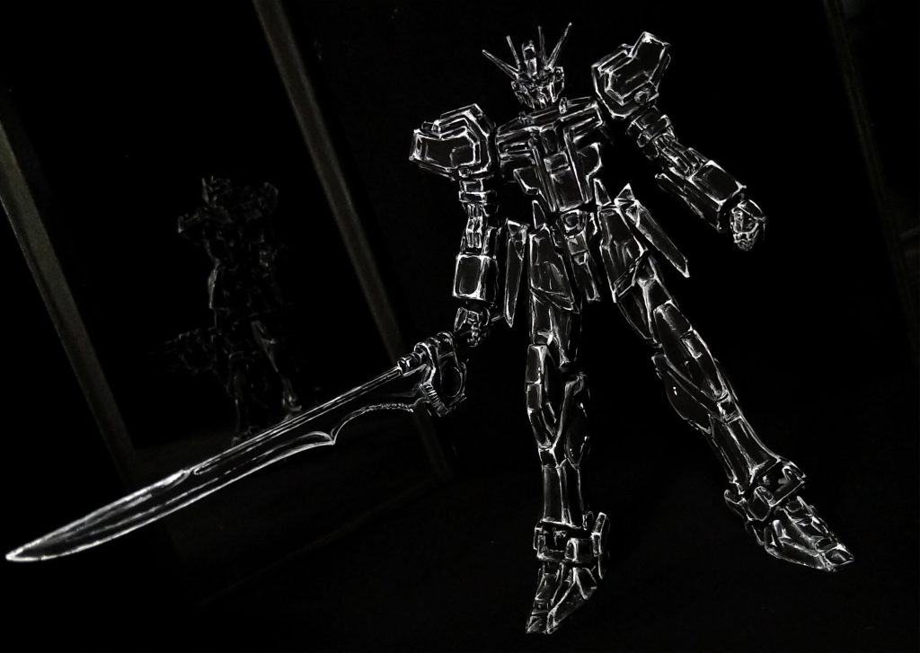 真正面画像も無かったので、撮影した中から選びました。キット本体にはアクリルガッシュの黒を用いておりますが暗室の黒部分には黒色無双を使いました。キット本体にも黒色無双を使うべきなのでしょうけど塗膜に触ると黒い粉末が指に付着してしまうので止めました。あと、恐縮ながら途中経過・制作過程の画像が全くありませんでした…このストライク制作時も色々追い込まれておりましたので。