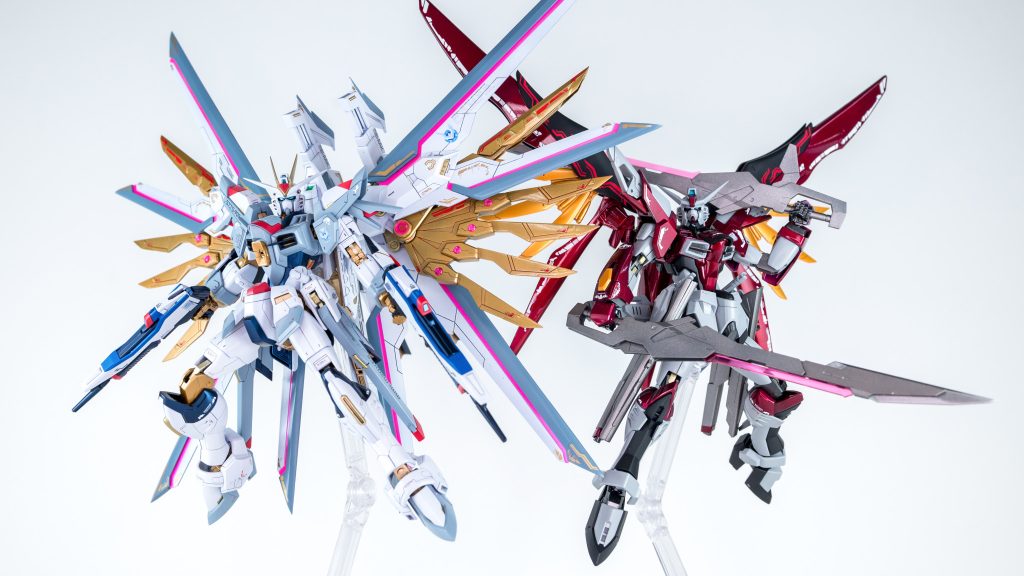 最後に過去作のエクシードデスティニーと並べてそれぞれコンパスの白服、赤服をモチーフとした配色になっています。