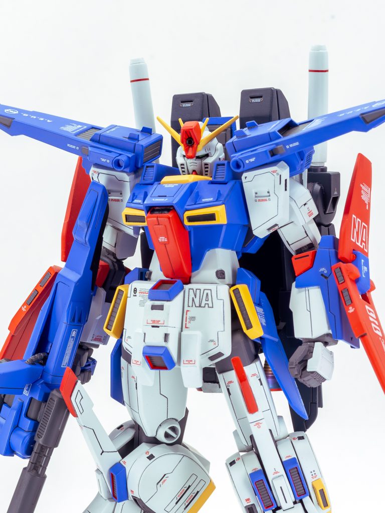 ディテールはいつも通りの微妙なスジボリだったりおまじない程度に取ってつけたU/VHFアンテナとか。おかげで自立が危うい状態になりましたがなんとか立ってます。あんまりずんぐりさせずに出来上がったかなと思います。強化型として目に映ってくれたら幸いです。少々難産でしたが楽しく製作できました。