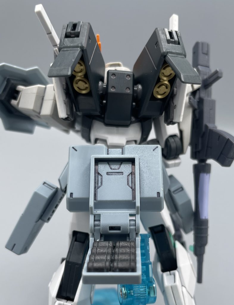 GNミサイルコンテナ　ケルディムのGNドライヴを保護するようにカバーされているミサイルコンテナです。中にはGN機雷やGNミサイルが格納されています。