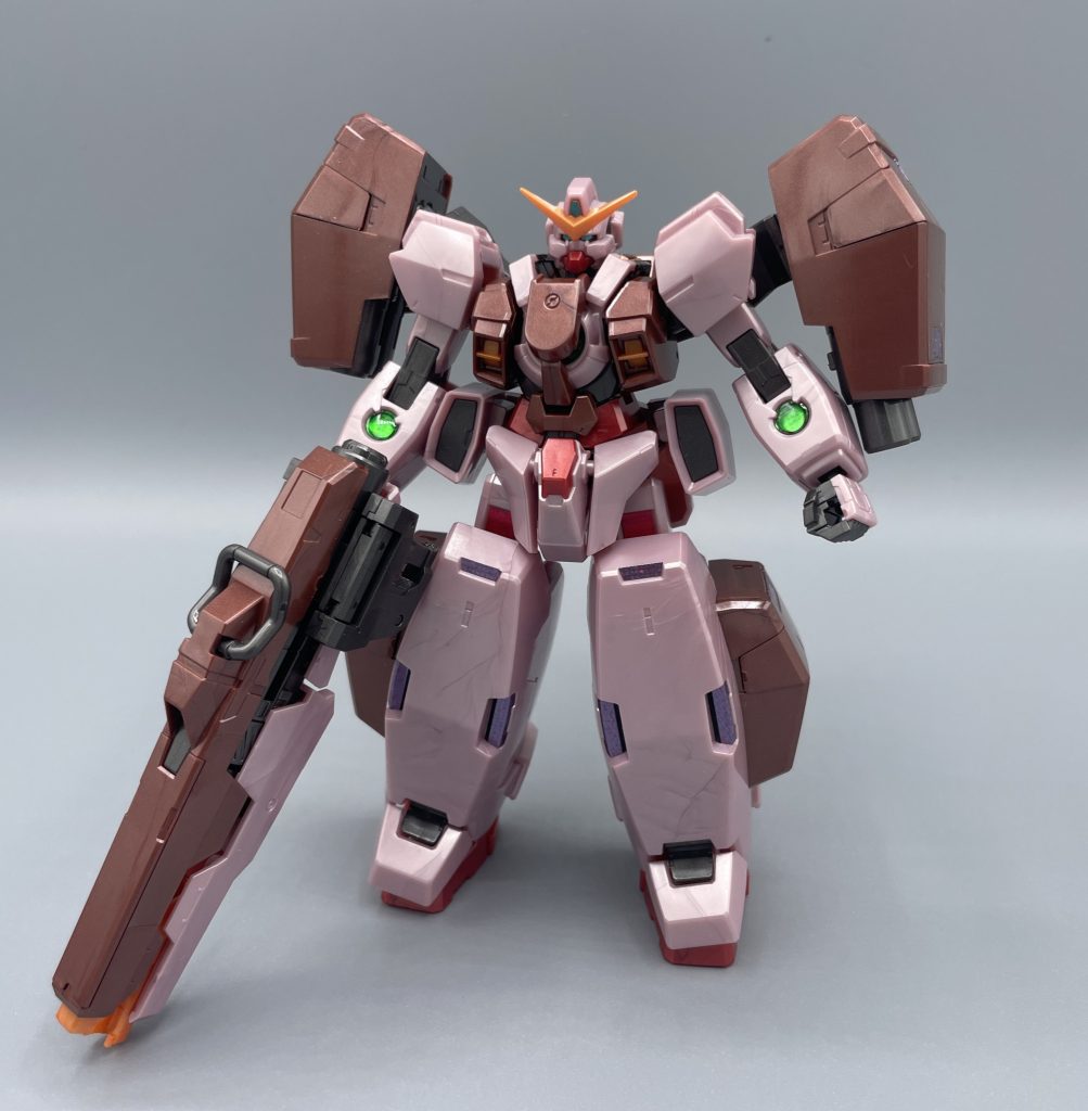 GN-005 &nbsp;GUNDAM VIRTUE【TRANS-AM MODE】　ソレスタルビーイングの所有する第３世代MSガンダムヴァーチェ。そのオリジナル太陽炉の中にはブラックボックス化された秘密が隠されていました。　「トランザムシステム」・・・それは、オリジナルの太陽炉のみに搭載されたシステムです。開発者であるイオリア・シュヘンベルグによって開発され、秘匿されていました。