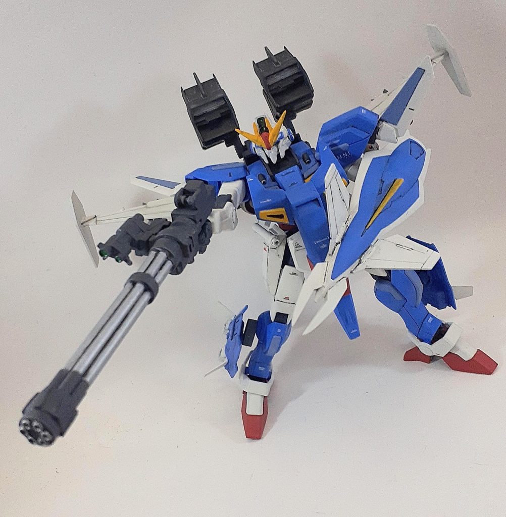 武器はシステムウェポン05のガトリングをライフルっぽく組み合わせシールドにはジェットストライカーの補助翼を取り付けました