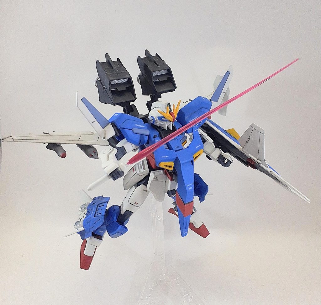 実体剣は未実装近接戦闘はビームサーベルで