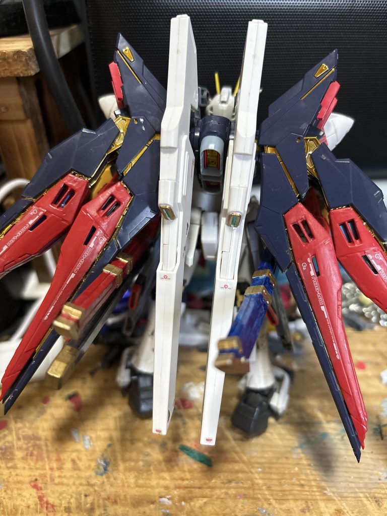 ガンダムアマテラスに搭載していたストライカーシステムは排除。頭部とバックパックはストライクフリーダムのものへ変更しています。