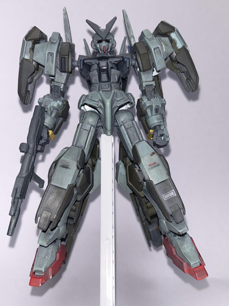 前から。肩と脚のおかげでかなりマッシブなプロポーションに。ただし胴体はかなり細い。胴体をヴァーチェ辺りに変えればアナザー版グスタフカールになりそう