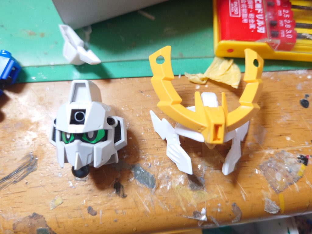 頭 雷丸の顔の部分を切り飛ばしZに付けられるようにしました基本的には接着剤で止めます