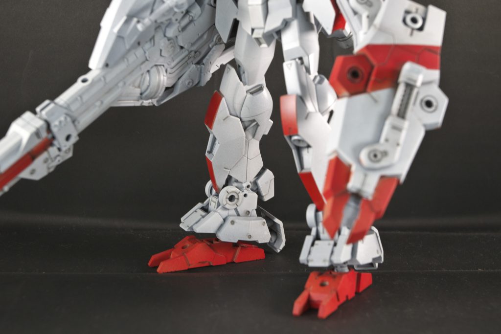 機体解説:脚部はスペースデブリにも食い込んで移動可能になっている。【足写真】いいよね!爪がガッとしている感じ!安定性がありそう!今回30MMの脚を使ってみましたがイイ感じになりました。