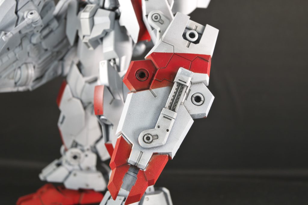 【シールド写真】こちらも30MMのシールドにコトブキヤMSGライフルの余りパーツを移植。それっぽい見た目になったかなと思います。いちおうマステで色分けしてみました。初めてやってみましたが楽しいですね!色塗り失敗しているのはご愛敬です!