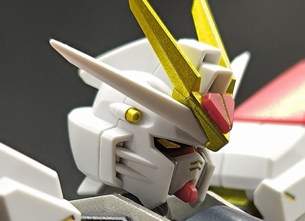 基のキットだとマスクが面長で口の赤いパーツも長く感じたので、youtubeの動画を参考に改修しました。すごく引き締まったカッコいい顔になったと思います。動画投稿者の方にめちゃくちゃ感謝!