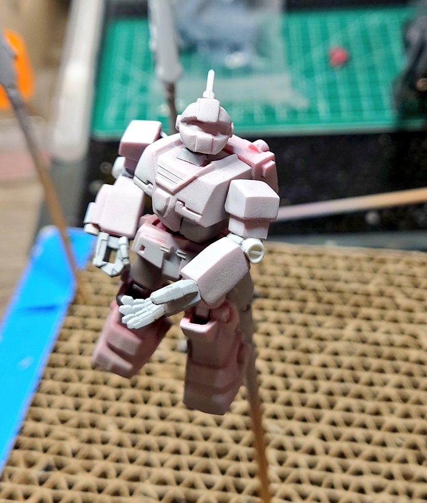 腕のディテールとハンドパーツはCAPSULE ACTIONジムを使用