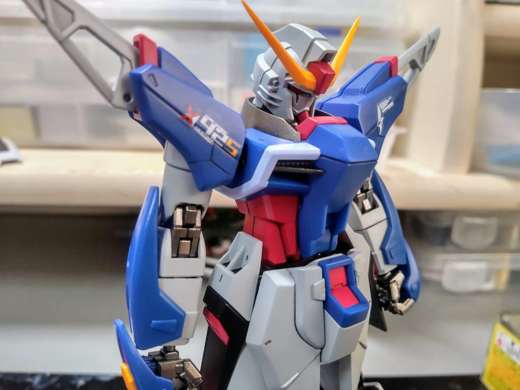 GHLのデカールがとても良いデザインなんですが、「DESTINY GUNDAM」になってまして…。作中ではガンダム呼称はされていないのでGUNDAM部分を切り離しつつ、違和感が出ないようにサイズの違うデカールを組み合わせました。カラーリングやマーキング…かなり満足のいくデスティニーが作れました。SpecⅡも予約出来たので、ゼウスシルエットと一緒に作ってあげたいです。その頃にはデカールの新作も出てると良いなぁ…。閲覧いただきありがとうございました!