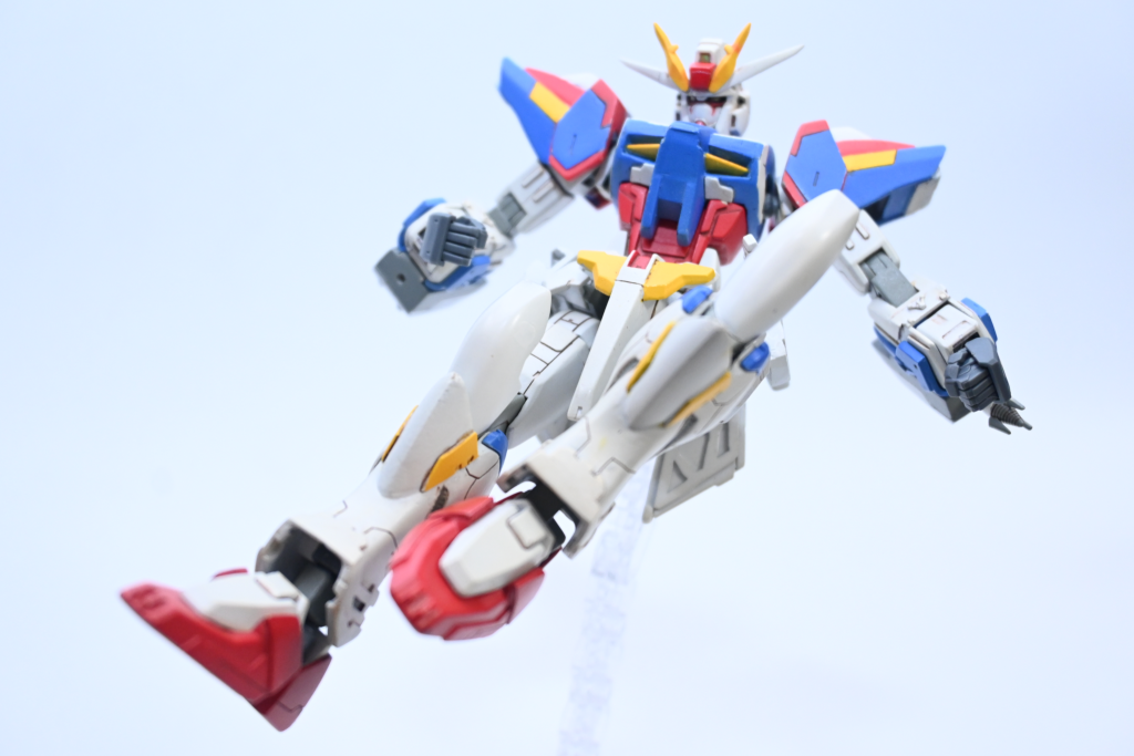 ■ポージング1ライダーキックも楽々出来ます。フロントアーマーをシンプルな物にしてアクションしやすくしています。OO後期系の関節は今見ても革新的で、遊ばせるにはもってこいですね。