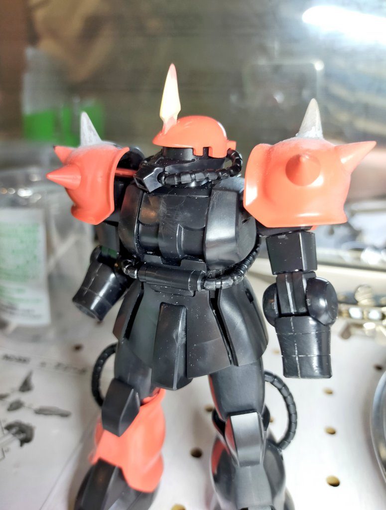 基本はザクとザクのミキシングで出来てます！角とトゲをひと工夫……