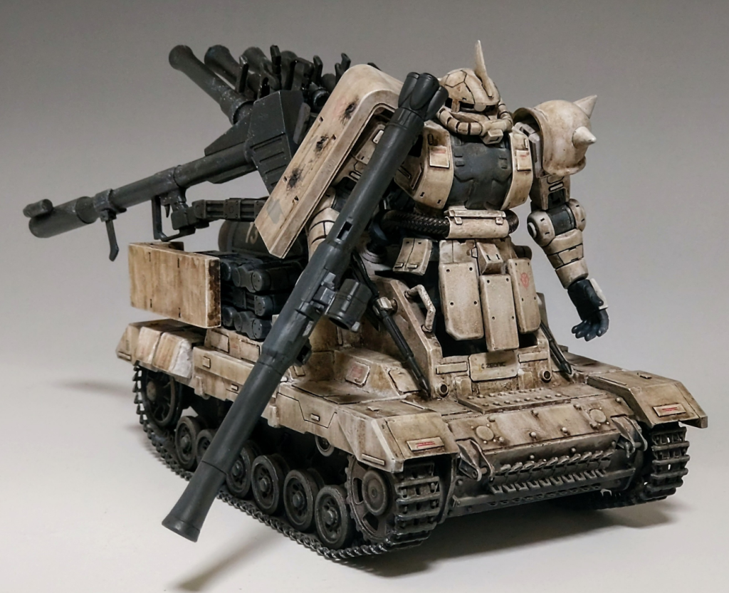 CGアニメの強襲型ガンタンクの高速移動を観て、ドムのようなホバーじゃなくてもあんな高速戦闘ができるのか、と思ったのがきっかけで制作を始めました。ザクタンクを自分の中でかっこいいと思える形にするなら?というコンセプトでデザインを考えました。