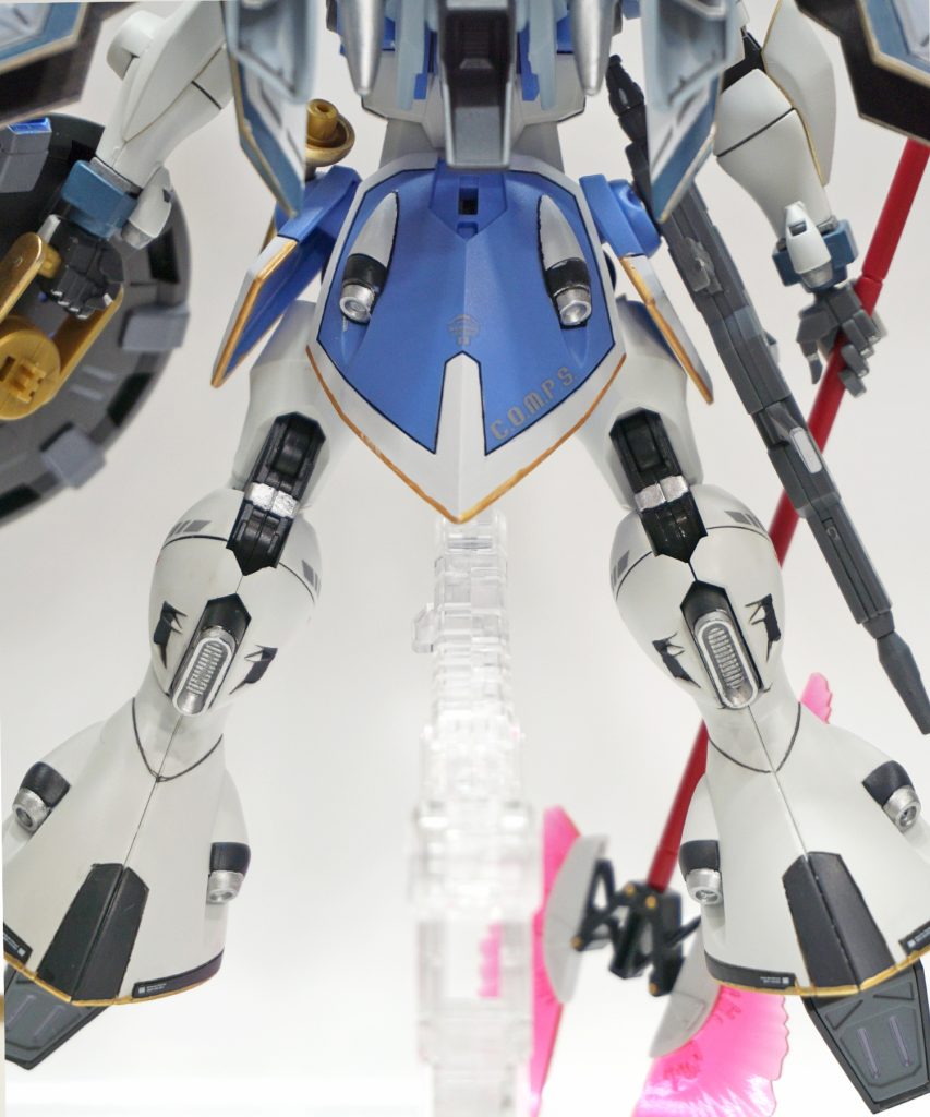 HGは初めてで素組時は色がなさ過ぎてビックリしましたがこれぐらいの方が自分の好きなようにガシガシ改造出来て面白いですね