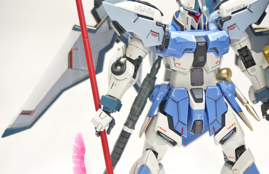 使わないシールド穴を塞いでみたりビームライフルを取り付ける部位を削ってみたり