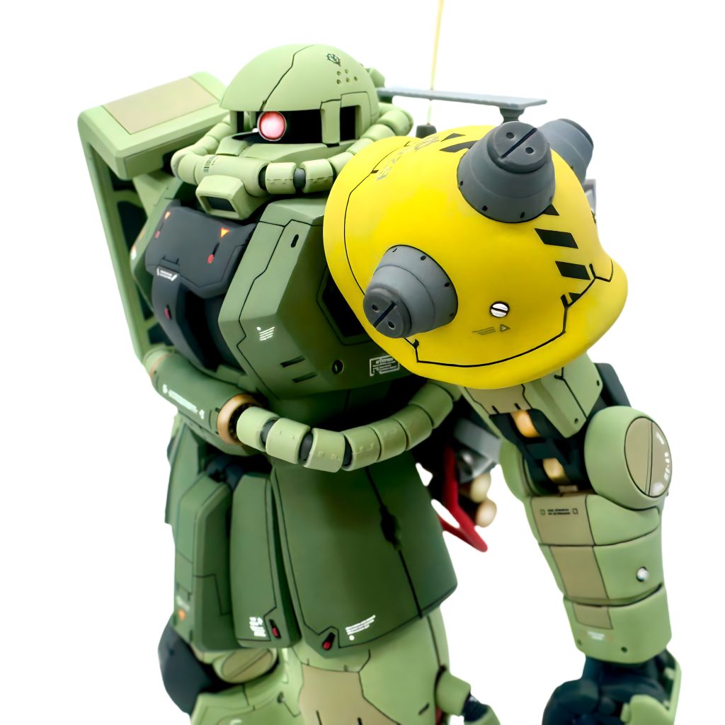 黄色のショルダーアーマーは、他とは違う「アブナイ奴」感を出す為の演出です(gundam-kao3)