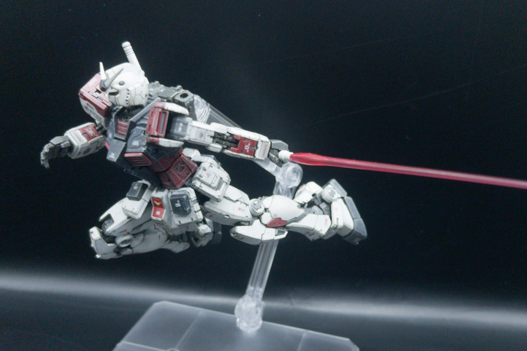 バンダイ脅威のメカニズムにより可動範囲が恐ろしく広い膝曲げた時、外装が連動してスライドするのは何度見ても気持ちいい!😍