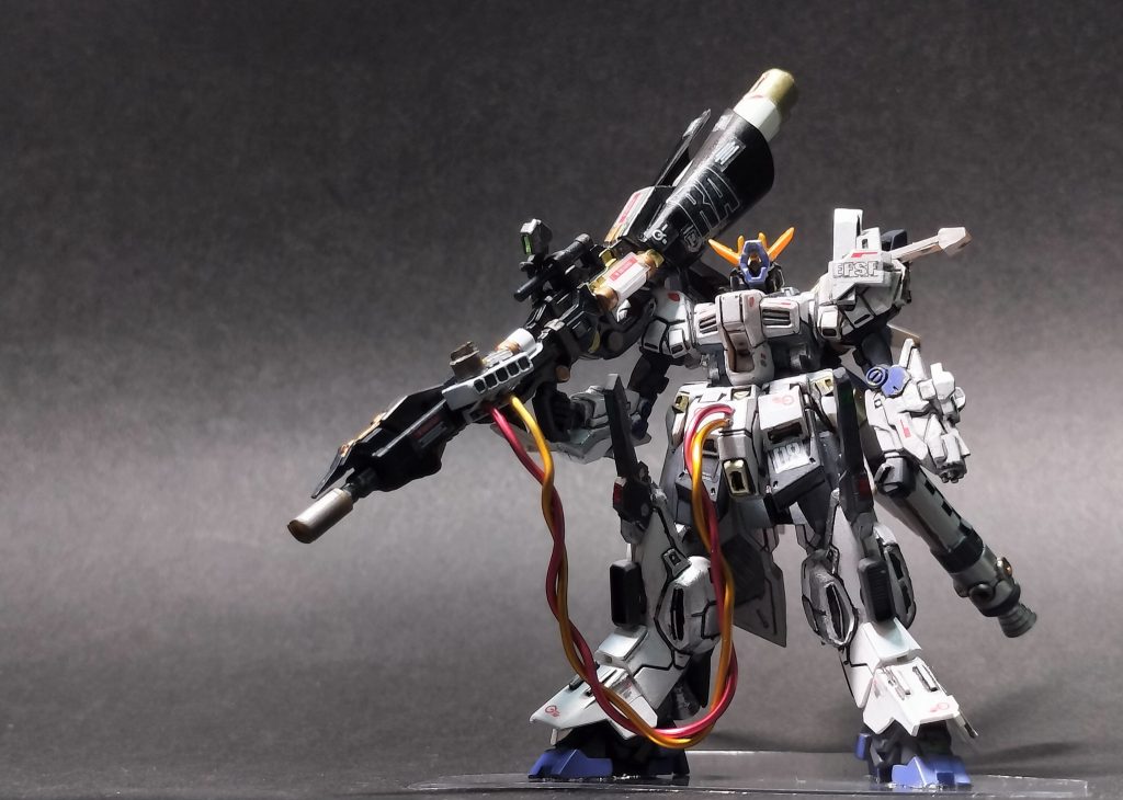 1.        ロンドベル所属ペガサス級強襲揚陸艦“レイ・アムロ”が母艦の、RX-93型8番機。コードネームは“Theta（シータ）”。8番目を意味する。