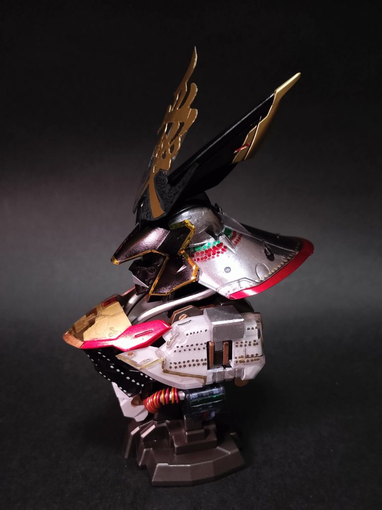 1.    ネオ・ジオンの強化人間女性パイロット=セビル・ナオエ少尉用にカスタマイズされた機体。