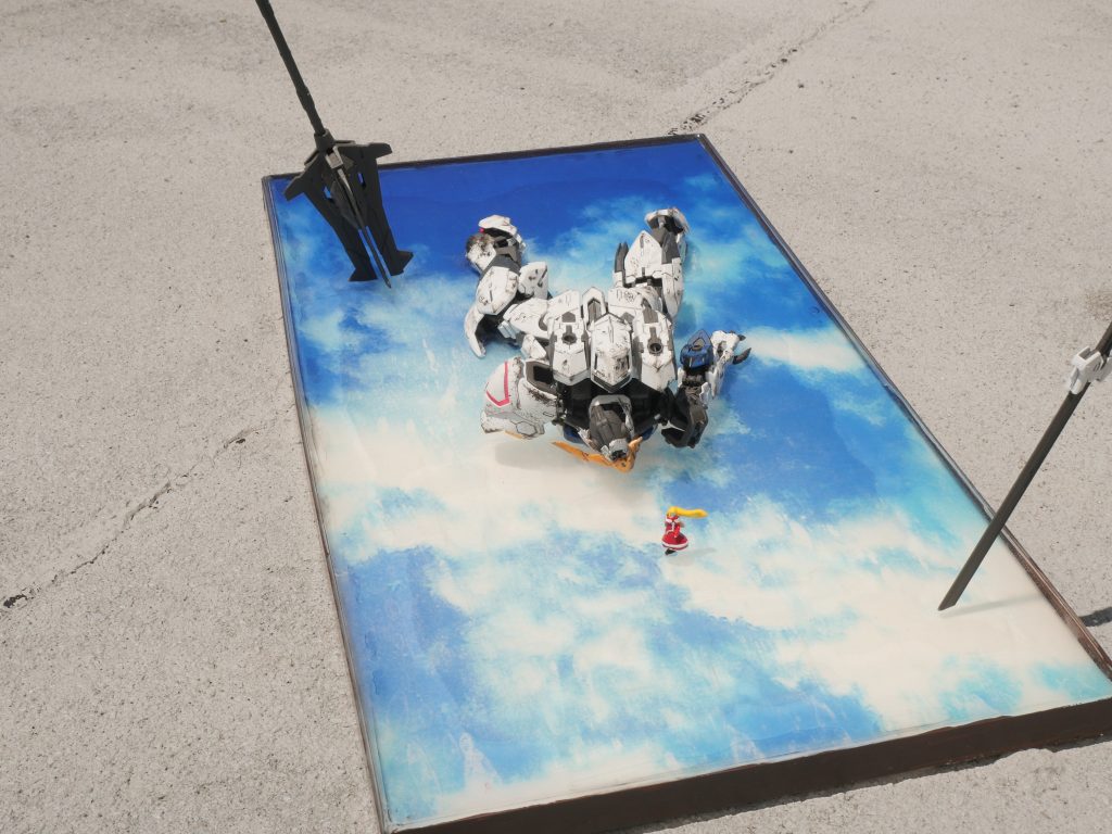 全体図です。土台には木の枠組みに粘土を敷き詰めた後、青空の写真を貼り付けました。