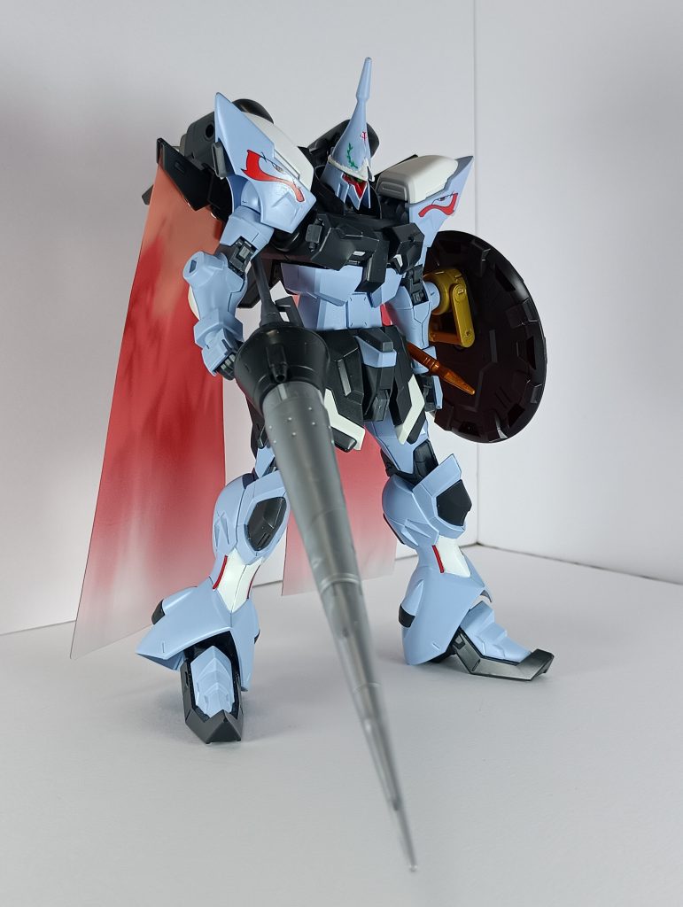 デカールにウェーブのナイトオブゴールドATに付属していたデカールを貼りました。個人的には結構似合っていると感じて満足しています。付属のランスはジンクスⅢの物をベースに作成。ドリルのように回転するので、FT装甲はもちろん、PS装甲にもある程度の効果があるという設定です。