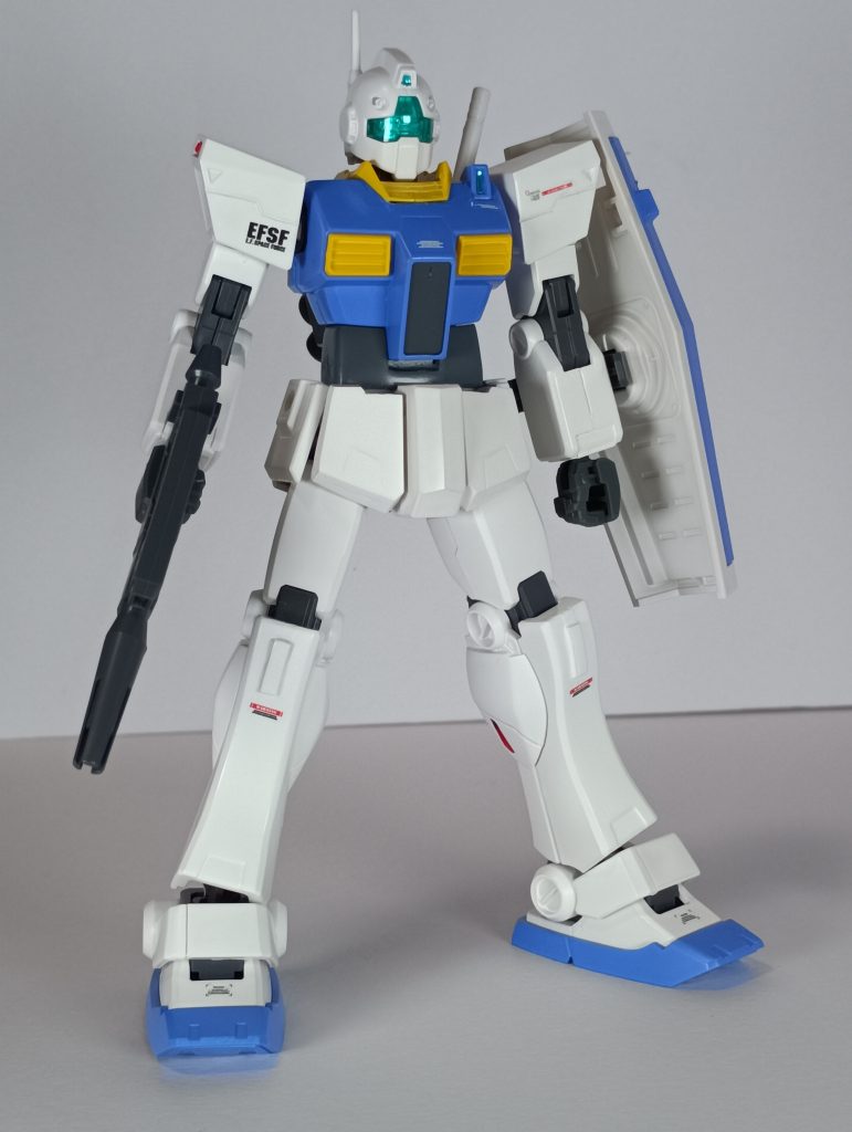 HGジムストライカーの余剰パーツにて、ジムⅡを作成。キットが個人的に横に広がっていてズングリとした印象があったので、主にプロポーションの改修を行っています。