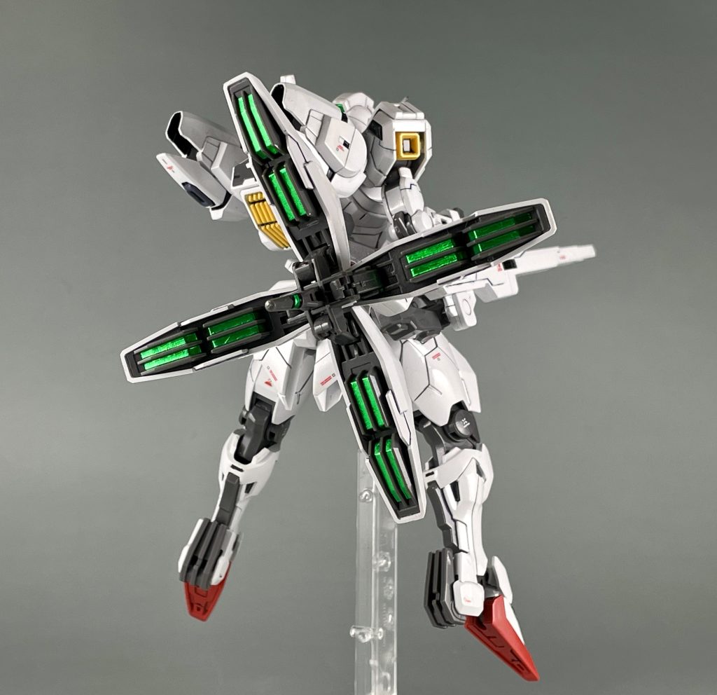 ヴァリアブルロッド内のスラスターは素直にシールを使用しています。貼付けは大変ですが、それに見合う迫力があります。