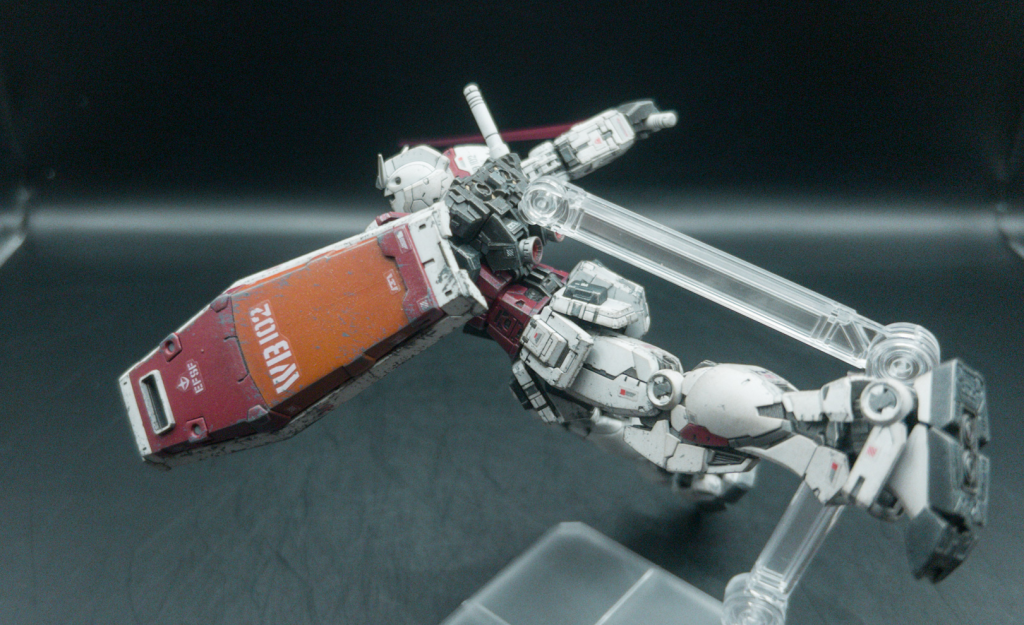 いつも股間についてるジョイント穴が背中とお尻に2つある背中に接続するとポージング安定するので良いですね