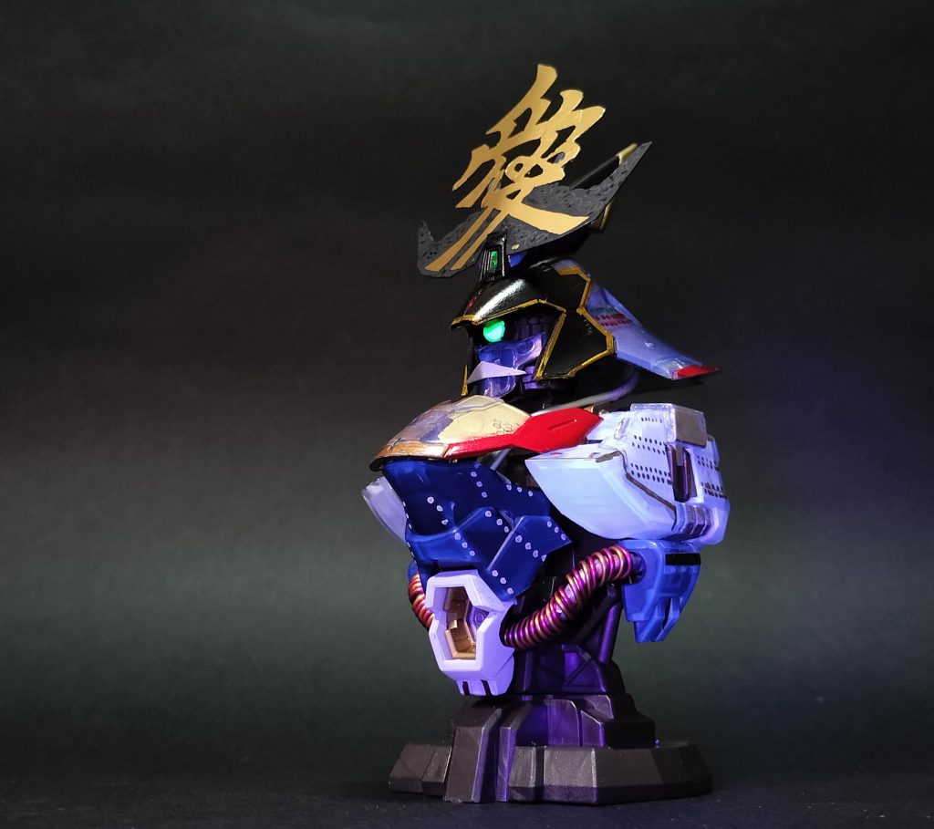 3.    ナナイ・ミゲルが所長を務めるニュータイプ研究所で育成された強化人間で、ギュネイの後輩にあたる。