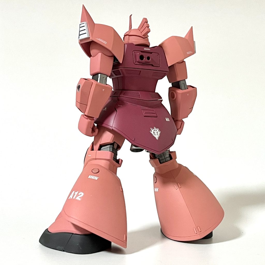 部位ごとにパーツが大きいので、間延びしないようにプラ板やスジボリディテールを追加しました。