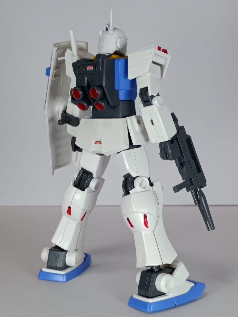 背部。色については、単行本の表紙を参考にベースホワイトとMSライトブルーで塗っています。つま先や盾の色については、資料が無かったので、ジムⅡの配色パターンを参考にしました。----- ※注意 -----以降の画像より、話のネタバレがあります。(苦手な方はブラウザバック等をお願いいたします)