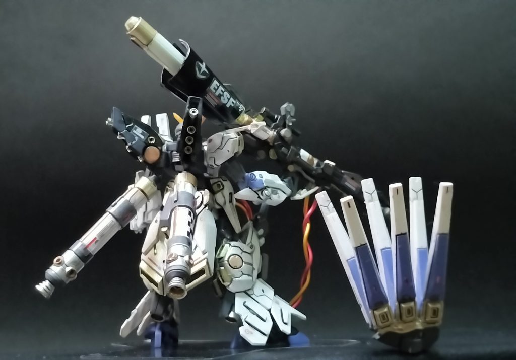 ４.        ファンネルは遠隔攻撃というよりは、主に防御用に用いられた。“ターミネーター”の発射時は射撃に集中するため無防備になりやすい。そのタイミングをピラミッド型ファンネル・バリアで防御することに用いられた。