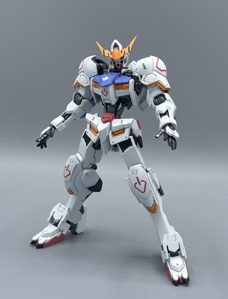 ASW-G-08 GUNDAM BARBATOS 「機動戦士ガンダム鉄血のオルフェンズ」の主人公機であるガンダムバルバトス。当時、”新作のガンダム”ってだけで大騒ぎだったのに、主人公機のデザインがこんな”悪人面”だと知ったときは、更に騒ぎになったのを覚えています。 物語が始まってしまえば、その泥臭い物語展開に夢中になって引き込まれていき、バルバトスも人気機体になっていったのを覚えています。