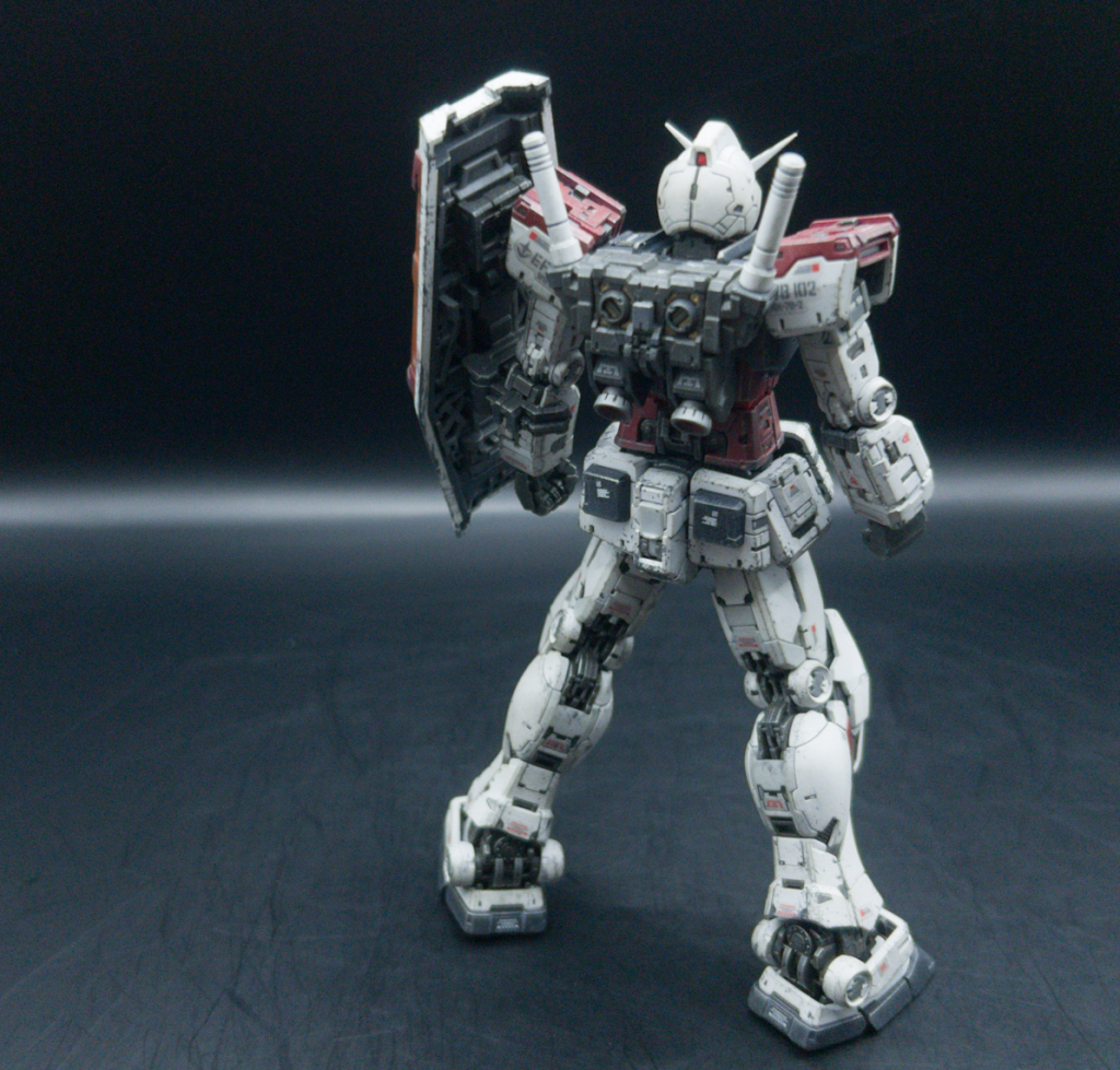 バックショットガンプラあるあるの、ビームサーベルの柄がポロリする問題もありませんなんなら外すのに一苦労するくらいにはギチっとはまります