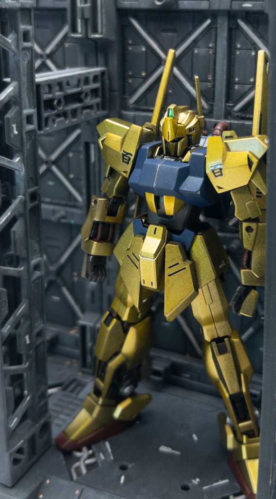 途中まで作業進めてたところにRGガンダムを入手したことで後回しになってた百式いやぁ、かっこいいよねこのキット狙っていた色味を出せたこともあって(ムラがあるのはお察し)満足がいくデキになりました最後までご覧いただきありがとうございました😊