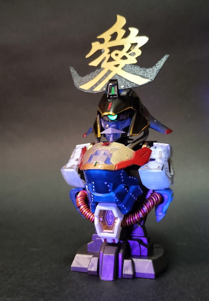 10.    あまりにも奇抜なルックスに一瞬ひるむ敵の動きを見逃さず、着実に敵を撃破する姿に、ダイクン総帥は満足げだった、というのがもっぱらのウワサだ。