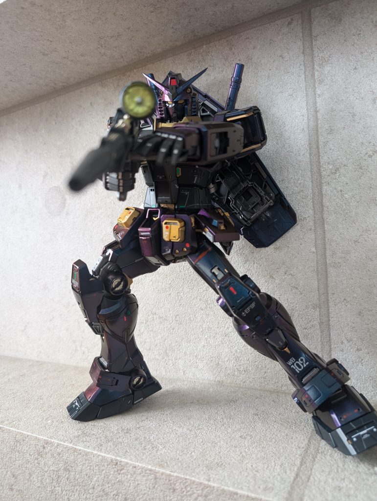 ポージングは相変わらずヘタクソですw